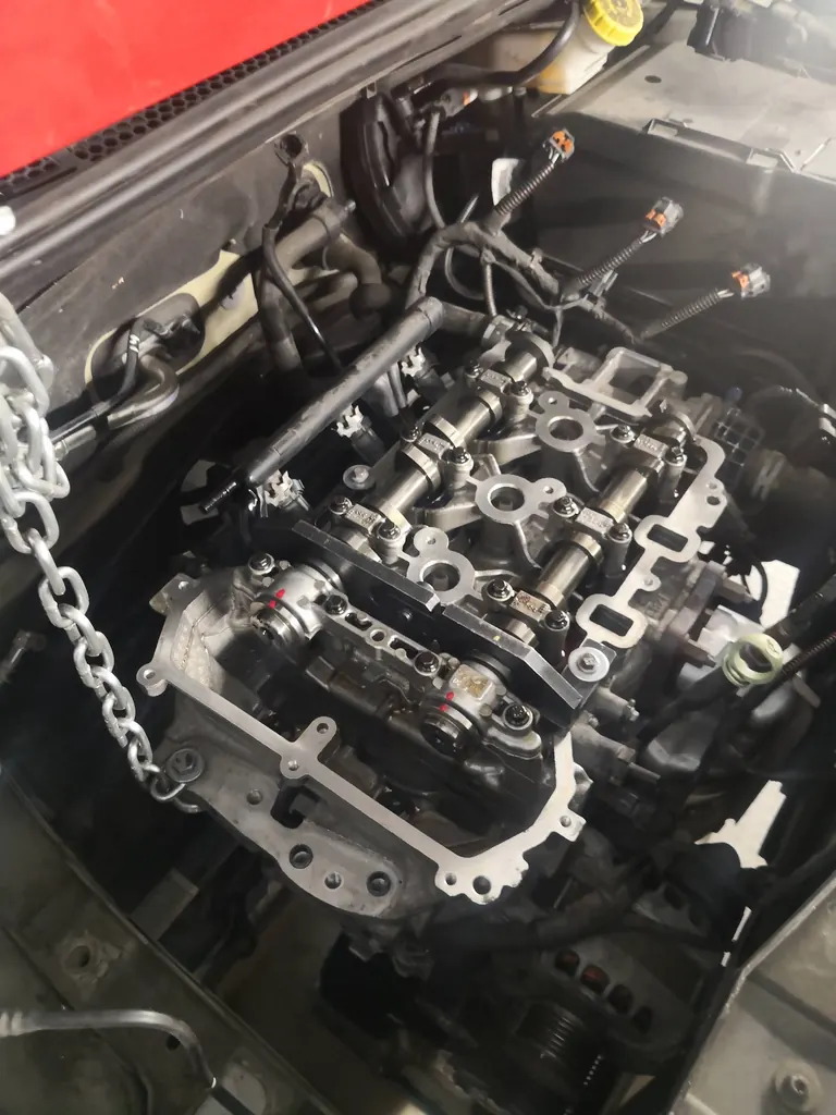 Dettaglio di un motore in lavorazione presso l’Autofficina Valente